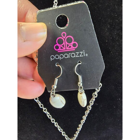 NWT Papparazzi White Oval Shaped Stones Earrings Pendant Necklace Set Sylish Hip - Picture 13 of 16